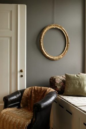 Decorating with Old Picture Frames, Money Saving Wall Decoration Ideas