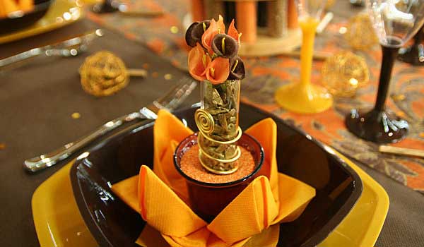 Decorating Ideas for Fall Holidays, Table Decoration in Black and