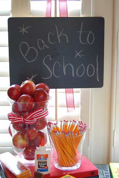 22 Creative Back to School Party Decorations and Table 