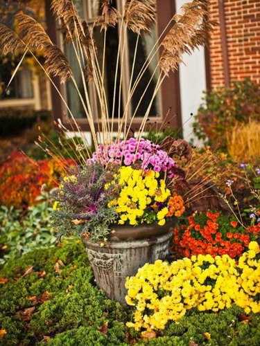 18 Fall Flower Arrangements Welcoming Guests At Your Front Door