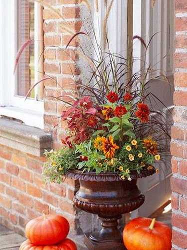 18 Fall Flower Arrangements Welcoming Guests at Your Front 