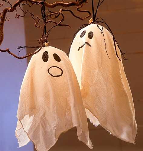 33 Halloween Decorating Ideas Enhanced with Black Colors and Lights