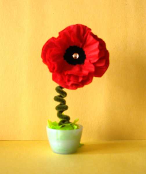 15 Gorgeous Red Poopy Flower Arrangements and Remembrance Day Table