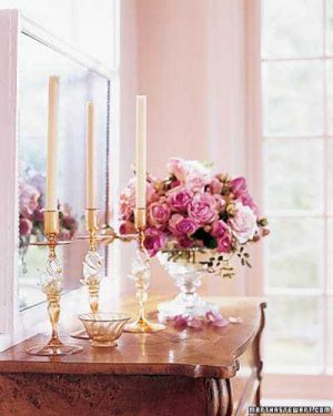 Beautiful Flowers and Candles Centerpieces to Romanticize Table Decoration