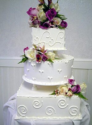 Fabulous Ideas for Cake Decoration with Edible Flowers