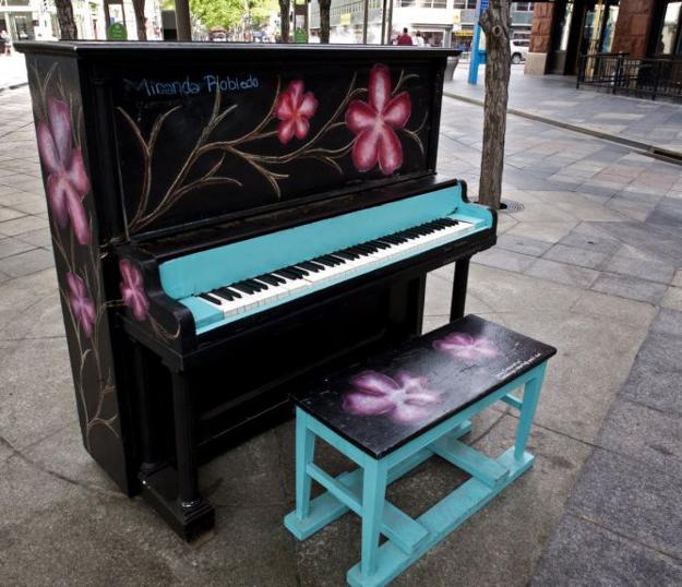 Creative Painting Ideas for Old Piano Decorating with Color and Patterns