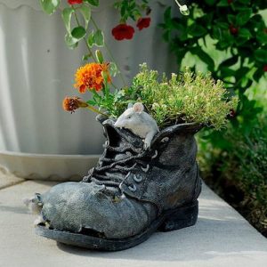 Amazing Craft Ideas Decorating Shoes with Small Plants and Recycling ...