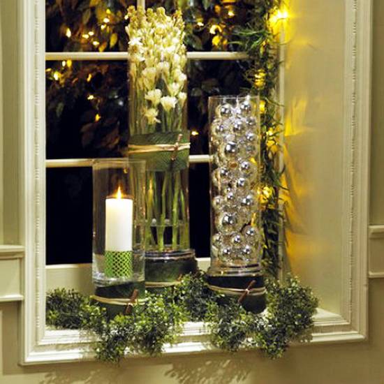 Ways to Reuse Christmas Ornaments and Crafts for New Years Eve Window ...