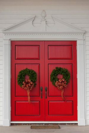 25 Beautiful Christmas Wreaths and Garlands, Winter Door Decoration Ideas