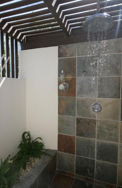 30 Outdoor Shower Design Ideas Showing Beautiful Tiled and ...