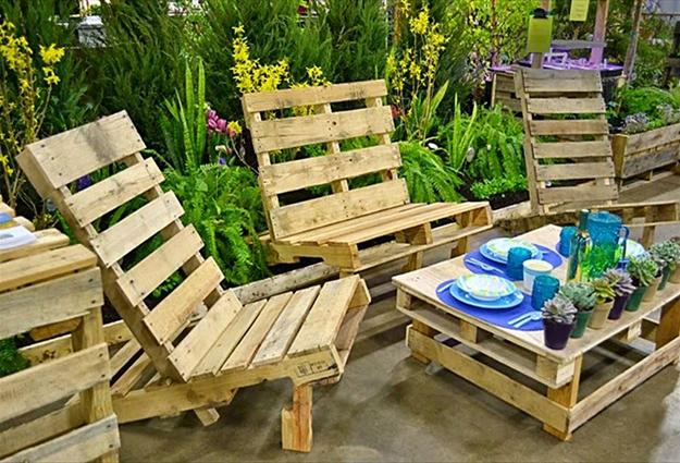 DIY Pallet Projects {The BEST Reclaimed Wood Upcycle Ideas} – Dreaming in  DIY