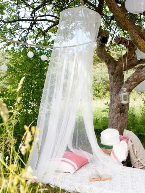 33 Romantic Outdoor Canopies and Tents Made with Mosquito Nets and Fabrics,  DIY Summer Decorating Ideas