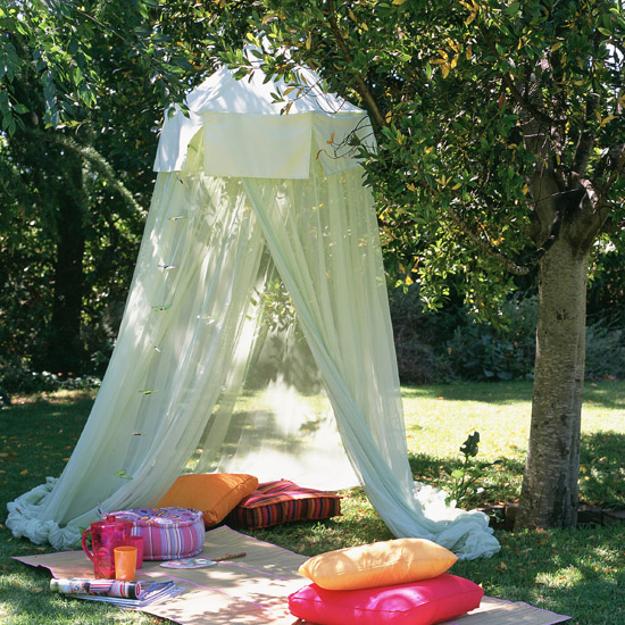 33 Romantic Outdoor Canopies and Tents Made with Mosquito Nets and Fabrics,  DIY Summer Decorating Ideas