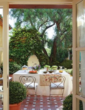 Creating Lovely Outdoor Seating Areas for Summer Tea Party