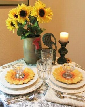 Flower Arrangements and Rooster Accents Creating Bold, Jazzy Table ...