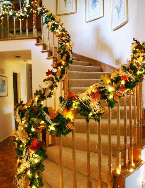 33 Christmas Decorating Ideas for Festive Staircase Designs