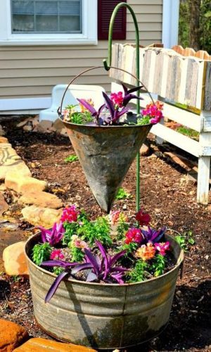 How to Recycle Metal and Design Unique Planters