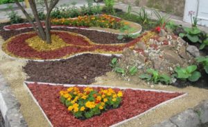 Decorative Wood Chip Materials, Colorful Contemporary Landscaping Ideas