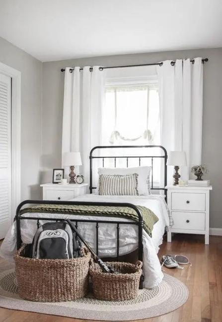35 DIY Country Bedroom Decorating Ideas for the Foot of the Bed