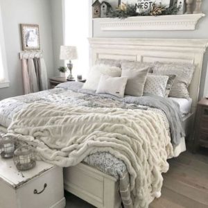 35 DIY Country Bedroom Decorating Ideas for the Foot of the Bed