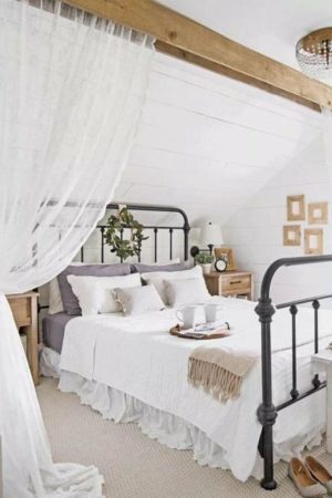 White Decorating and Wood for Beautiful, Frugal, Country Style Bedroom ...