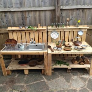 Getting Creative with Recycling Wood Pallets for Outdoor Furniture and ...