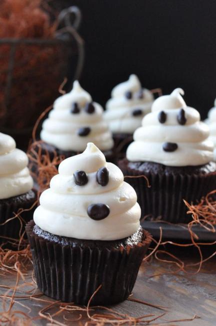 ghost cupcake decoration