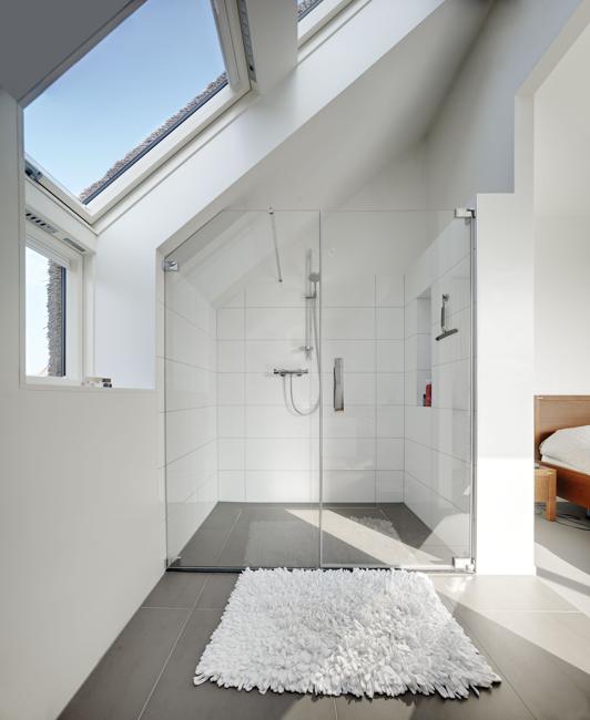 modern attic bathroom ideas